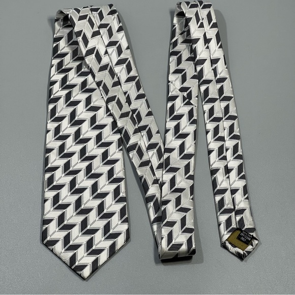 Zillioni Collezioni Hand Made Silk Men's Neck Tie Geometric Pattern Black White - Picture 4 of 6